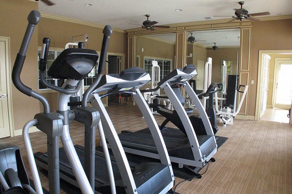 gym at Regal Park Apartments located in Forest Park, GA